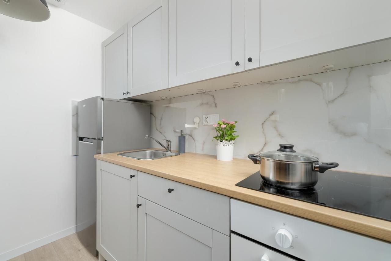 Modernly Arranged Apartments In Katowice By Noclegi Renters Екстер'єр фото